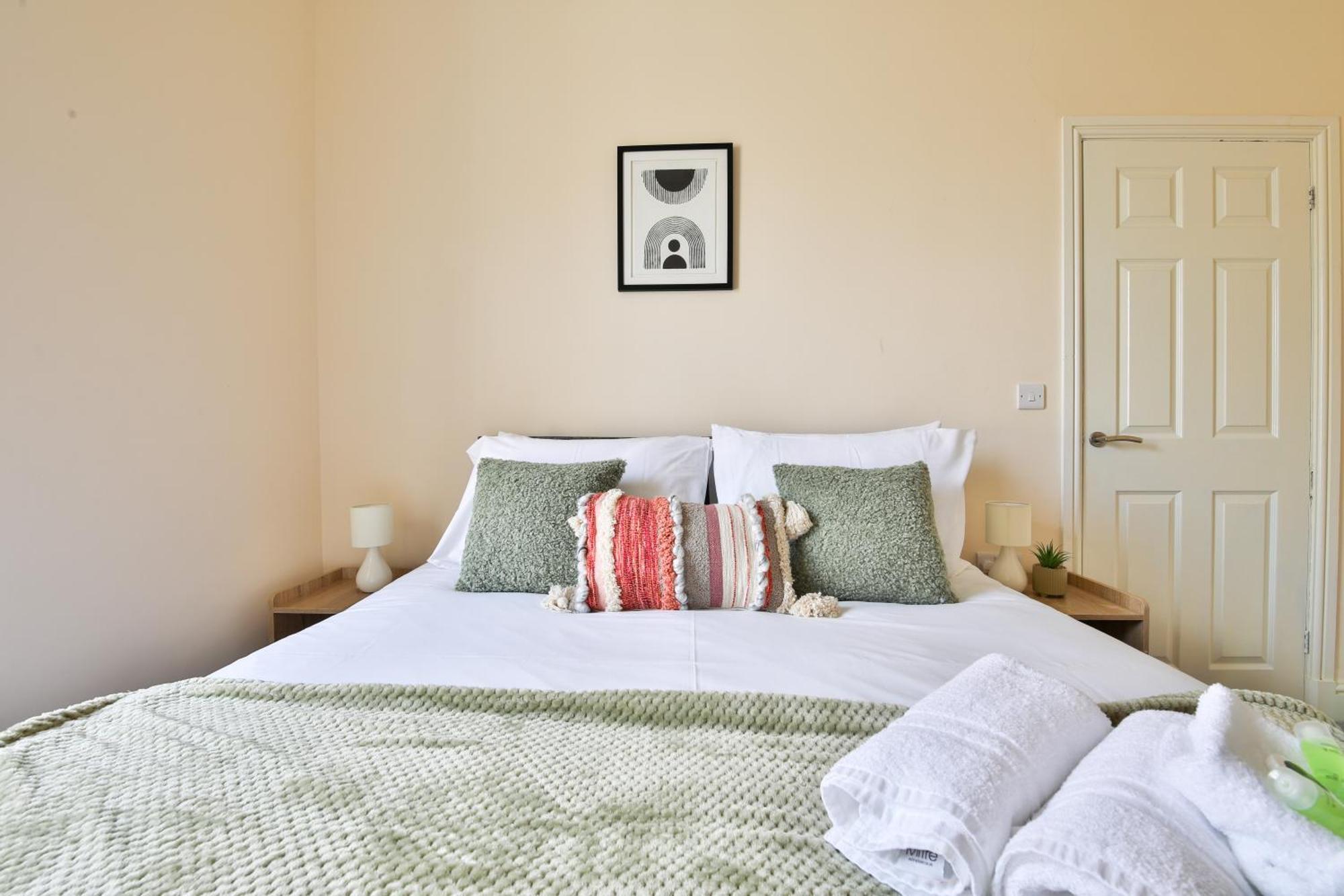 Stayright 3-bed Near Cardiff- Sleeps 6, Twin Or King Beds * Cardiff